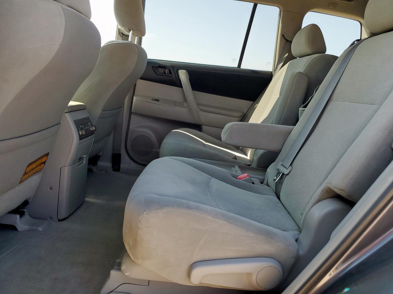 2010 Toyota Highlander VIN: 5TDZK3EH2AS015504 Lot: 80383505