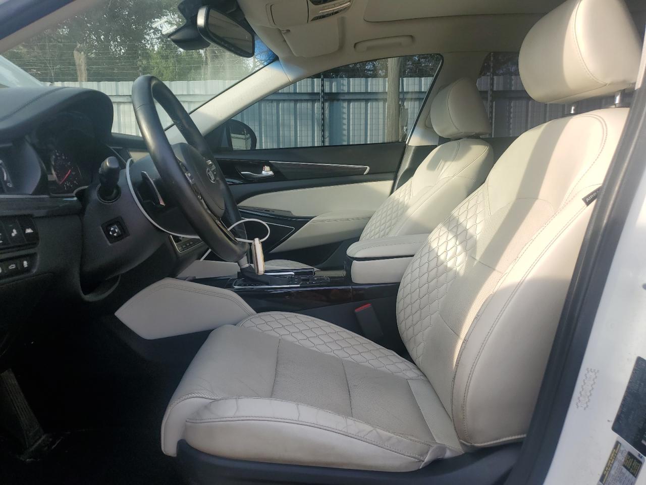 2017 Kia Cadenza Premium VIN: KNALC4J10H5071214 Lot: 83848235