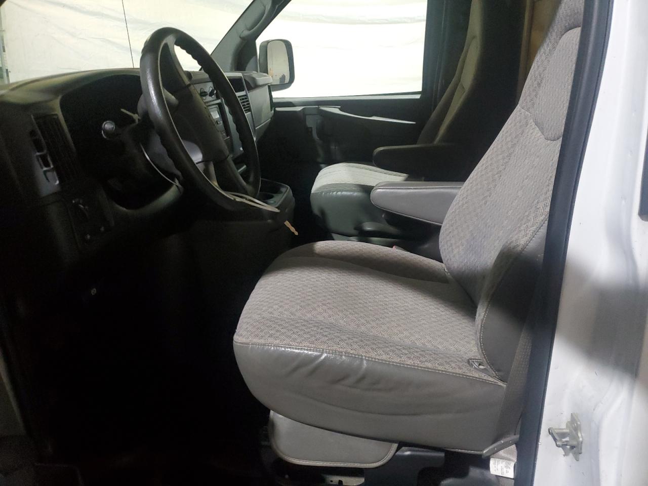 2006 Chevrolet Express G1500 VIN: 1GCFH15T561200645 Lot: 70101675