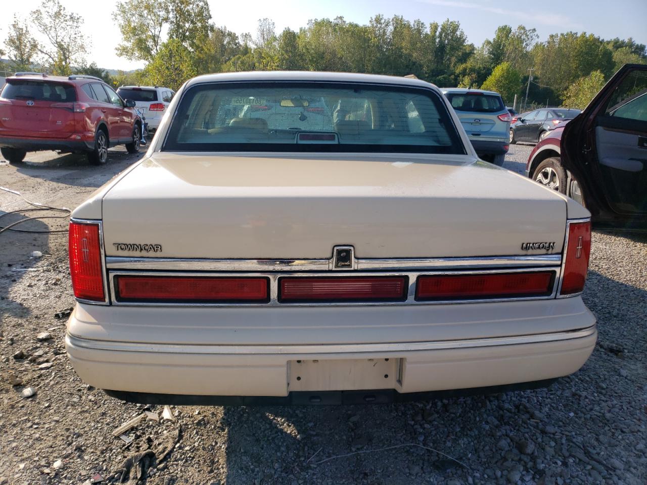 1997 Lincoln Town Car Signature VIN: 1LNLM82W8VY623355 Lot: 80130755