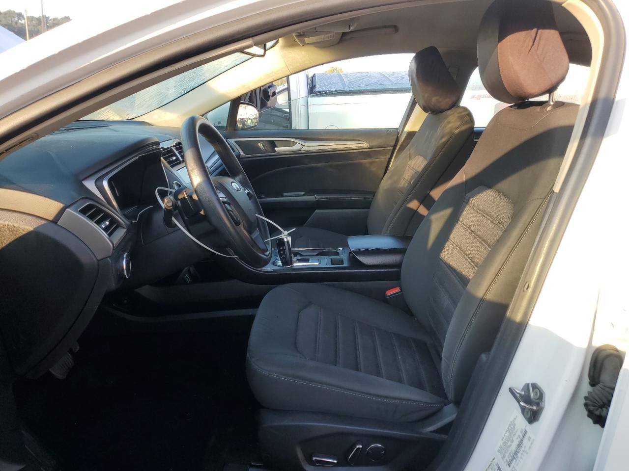 2020 Ford Fusion Se VIN: 3FA6P0T96LR198447 Lot: 81225065