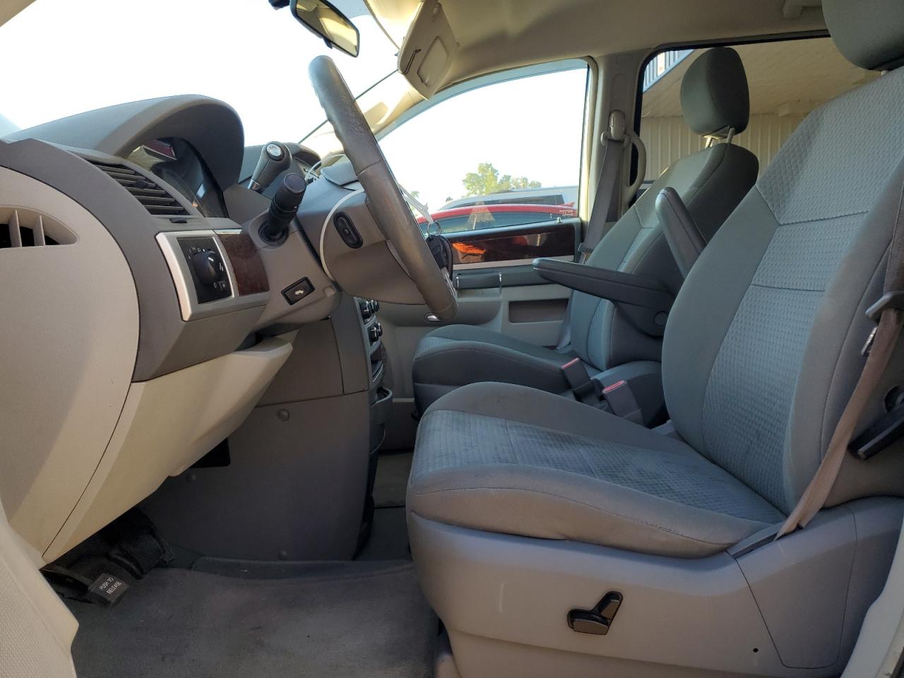 2010 Chrysler Town & Country Touring VIN: 2A4RR5D12AR198403 Lot: 81894355