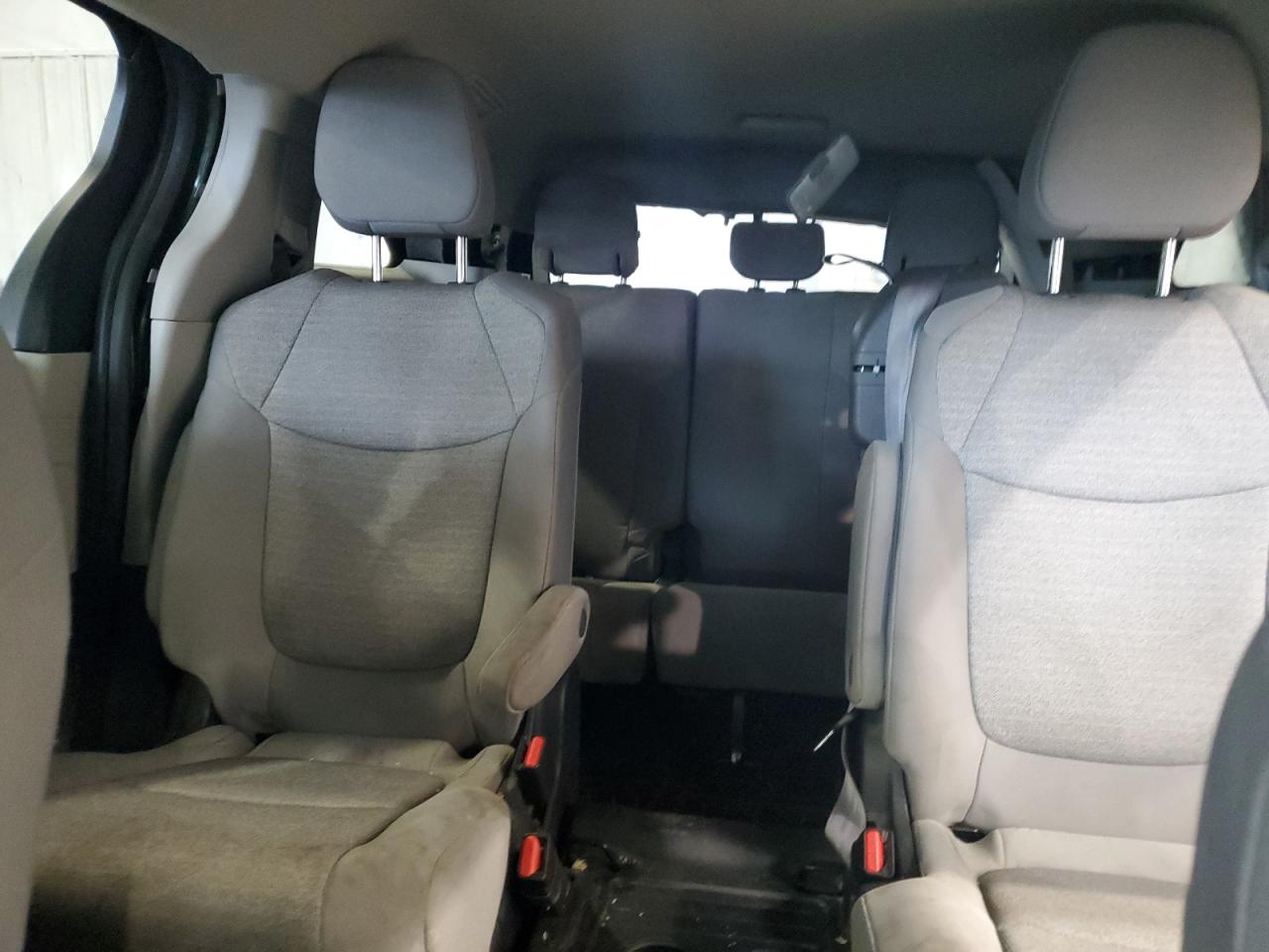 2022 Toyota Sienna Le VIN: 5TDBSKFC1NS070157 Lot: 82067005