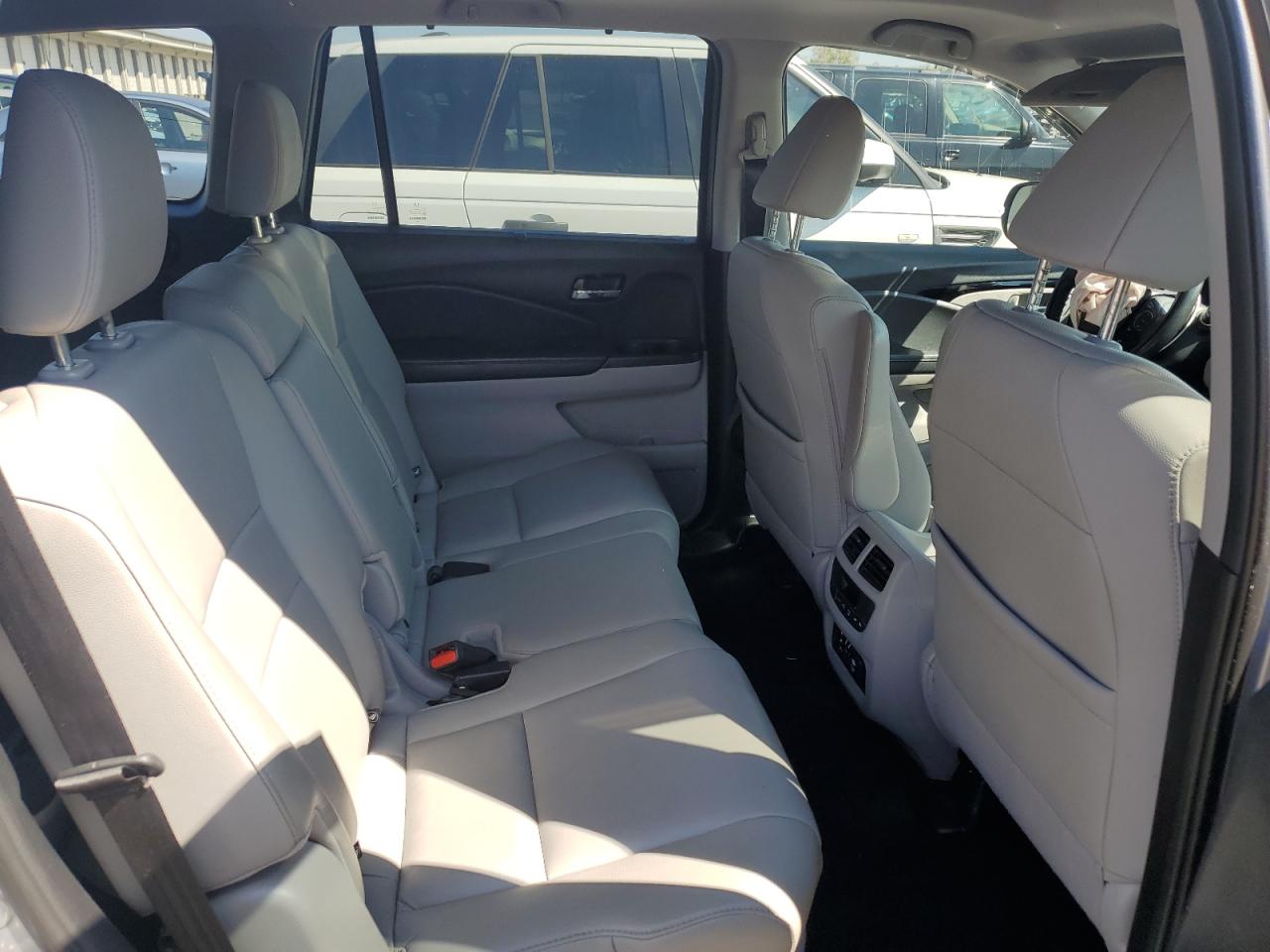 2018 Honda Pilot Touring VIN: 5FNYF6H95JB045963 Lot: 84263495