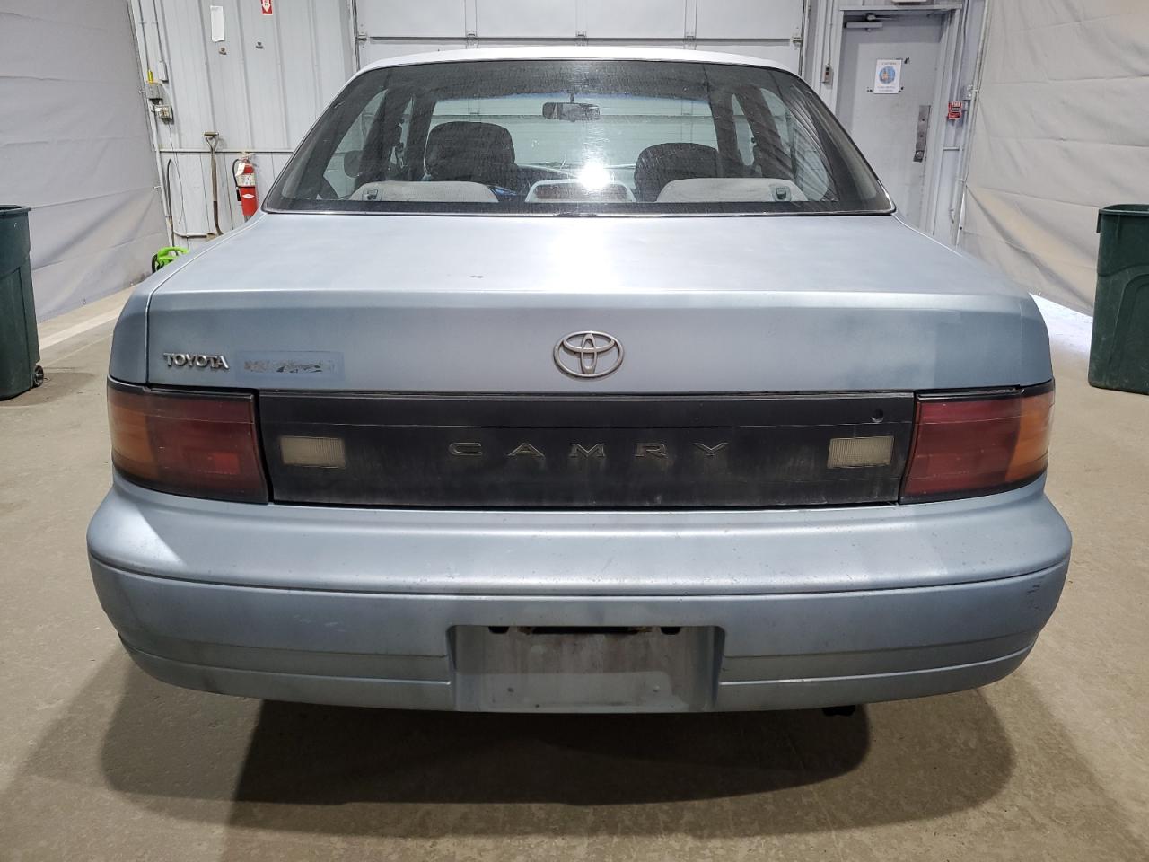 1992 Toyota Camry Dlx VIN: 4T1SK11E8NU033763 Lot: 71213945