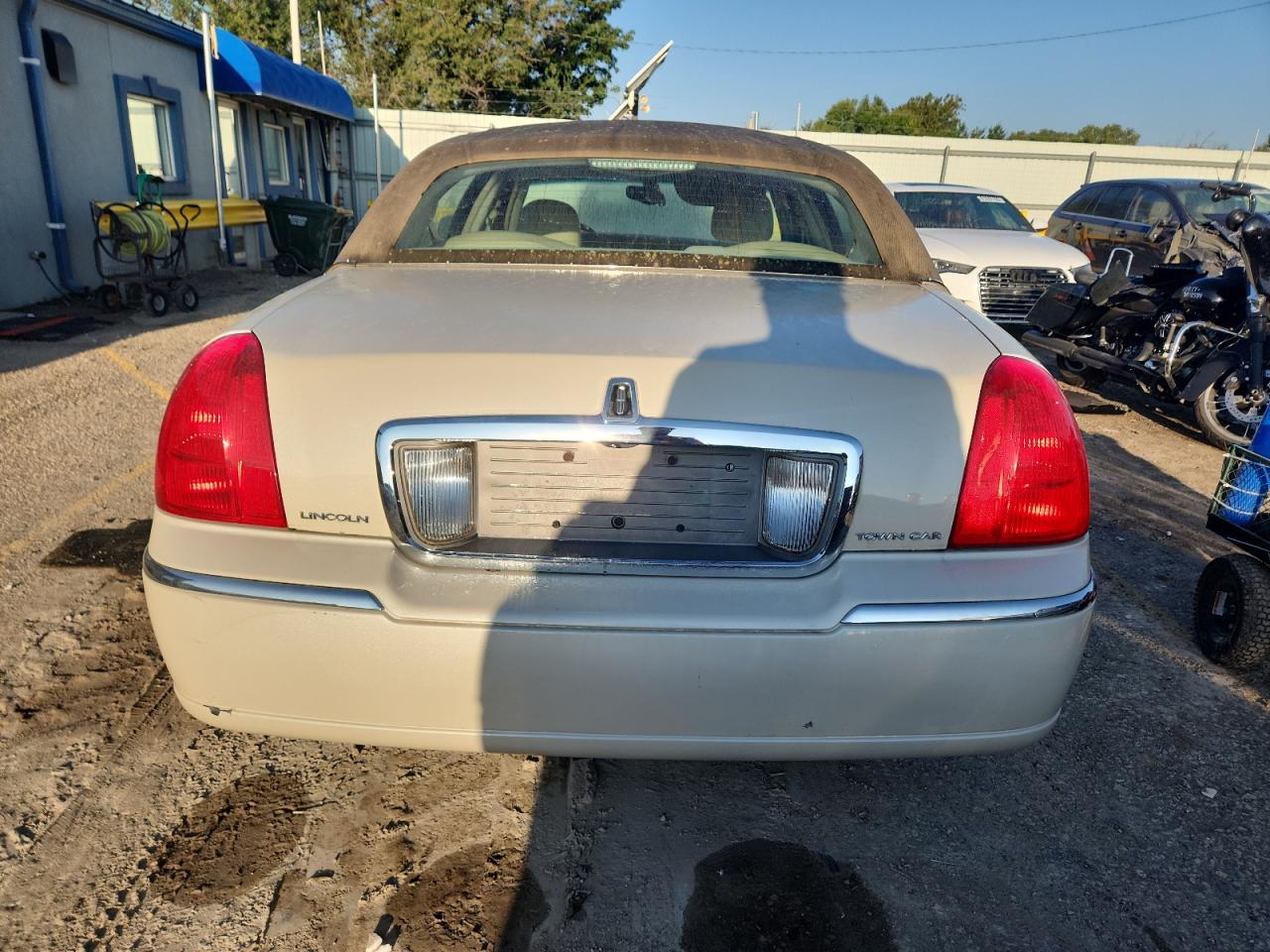 2006 Lincoln Town Car Signature Limited VIN: 1LNHM82V86Y617666 Lot: 83872875