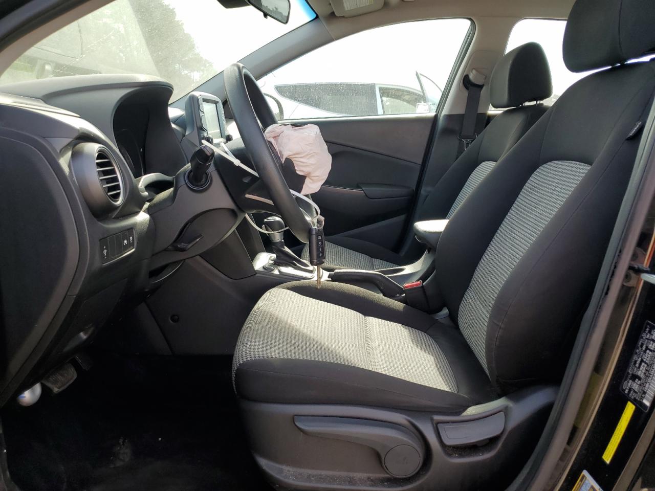 2021 Hyundai Kona Se VIN: KM8K12AAXMU665698 Lot: 82135805