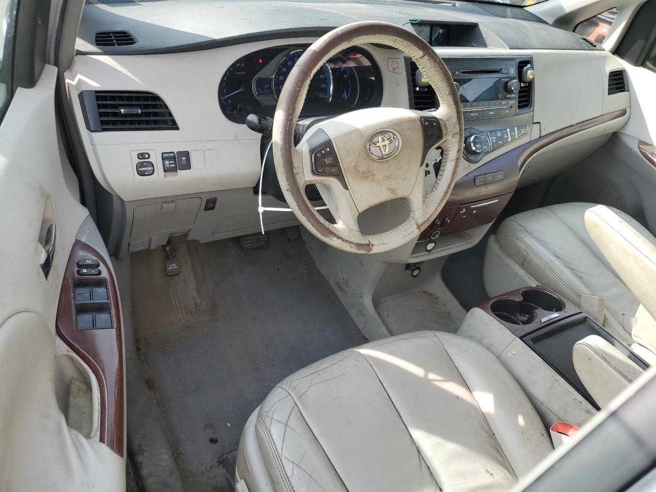 2011 Toyota Sienna Xle VIN: 5TDYK3DC4BS071771 Lot: 84828875