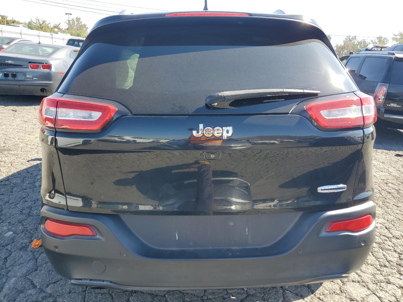 2018 Jeep Cherokee Latitude Plus VIN: 1C4PJLLB3JD605957 Lot: 84025275