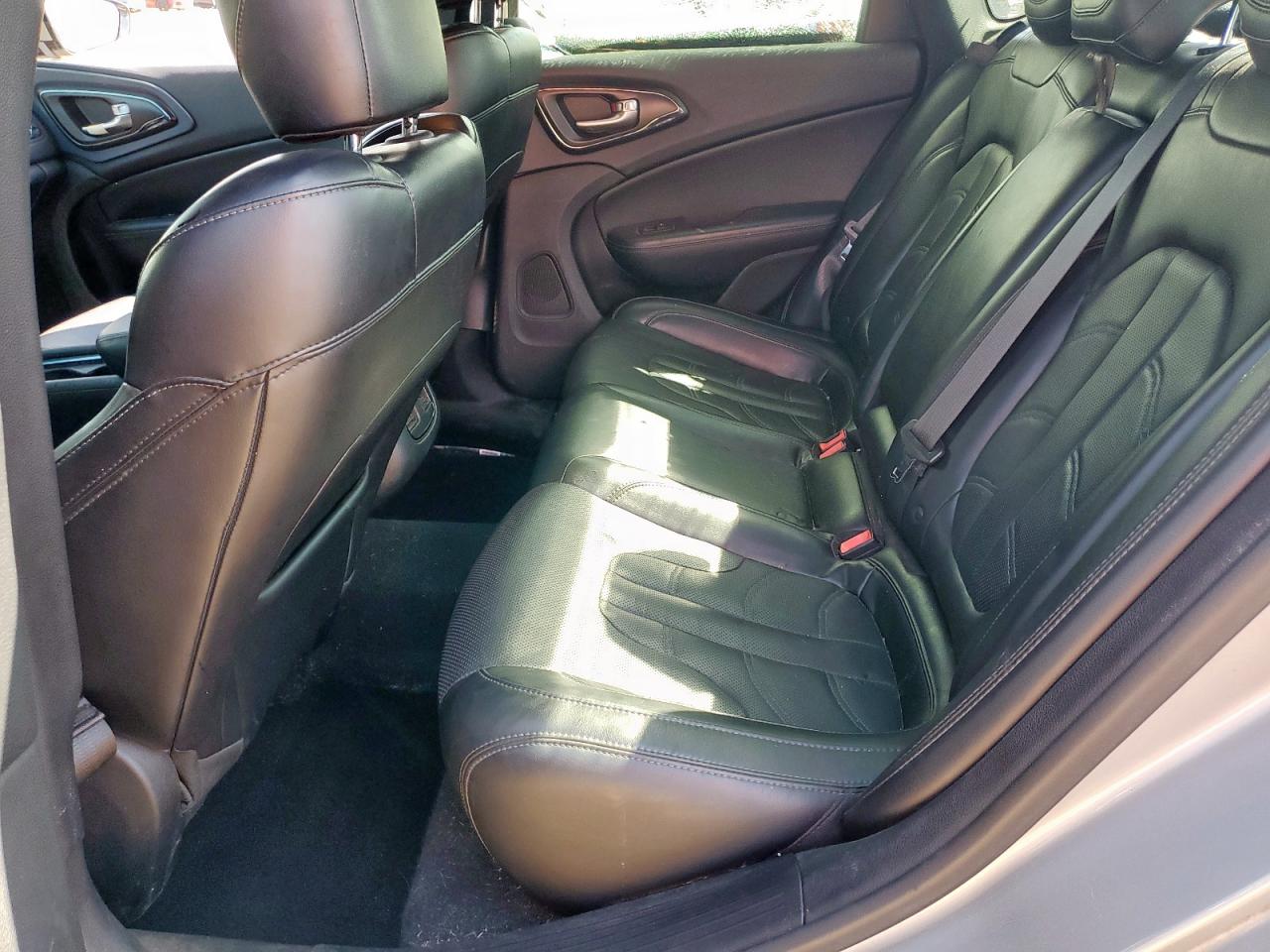 2015 Chrysler 200 S VIN: 1C3CCCDG4FN739661 Lot: 83779415