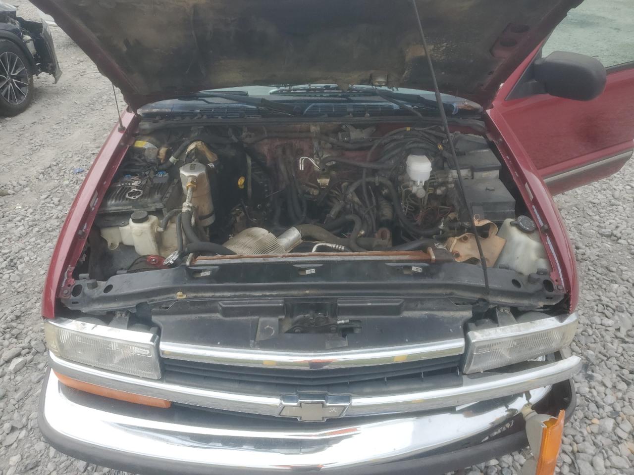 1999 Chevrolet Blazer VIN: 1GNDT13W8XK214240 Lot: 84738465