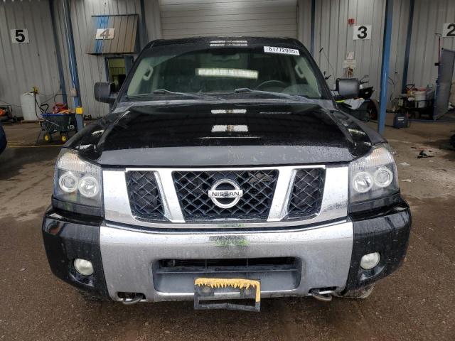  NISSAN TITAN 2012 Czarny