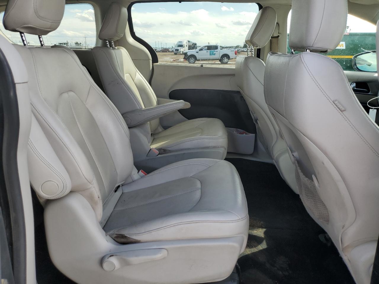 2019 Chrysler Pacifica Hybrid Touring L VIN: 2C4RC1L74KR616855 Lot: 80619045