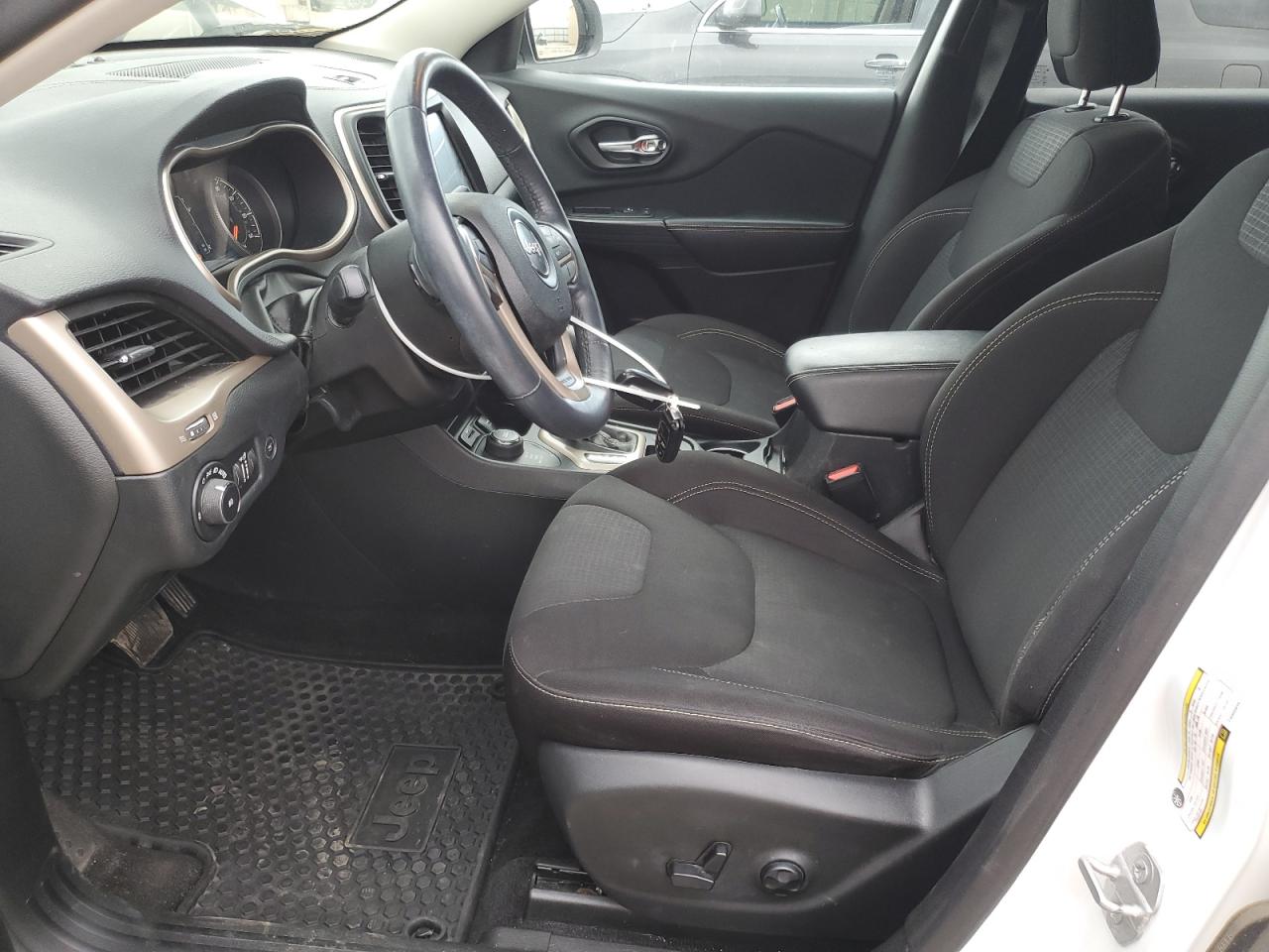 2015 Jeep Cherokee Latitude VIN: 1C4PJMCS3FW605846 Lot: 80057075