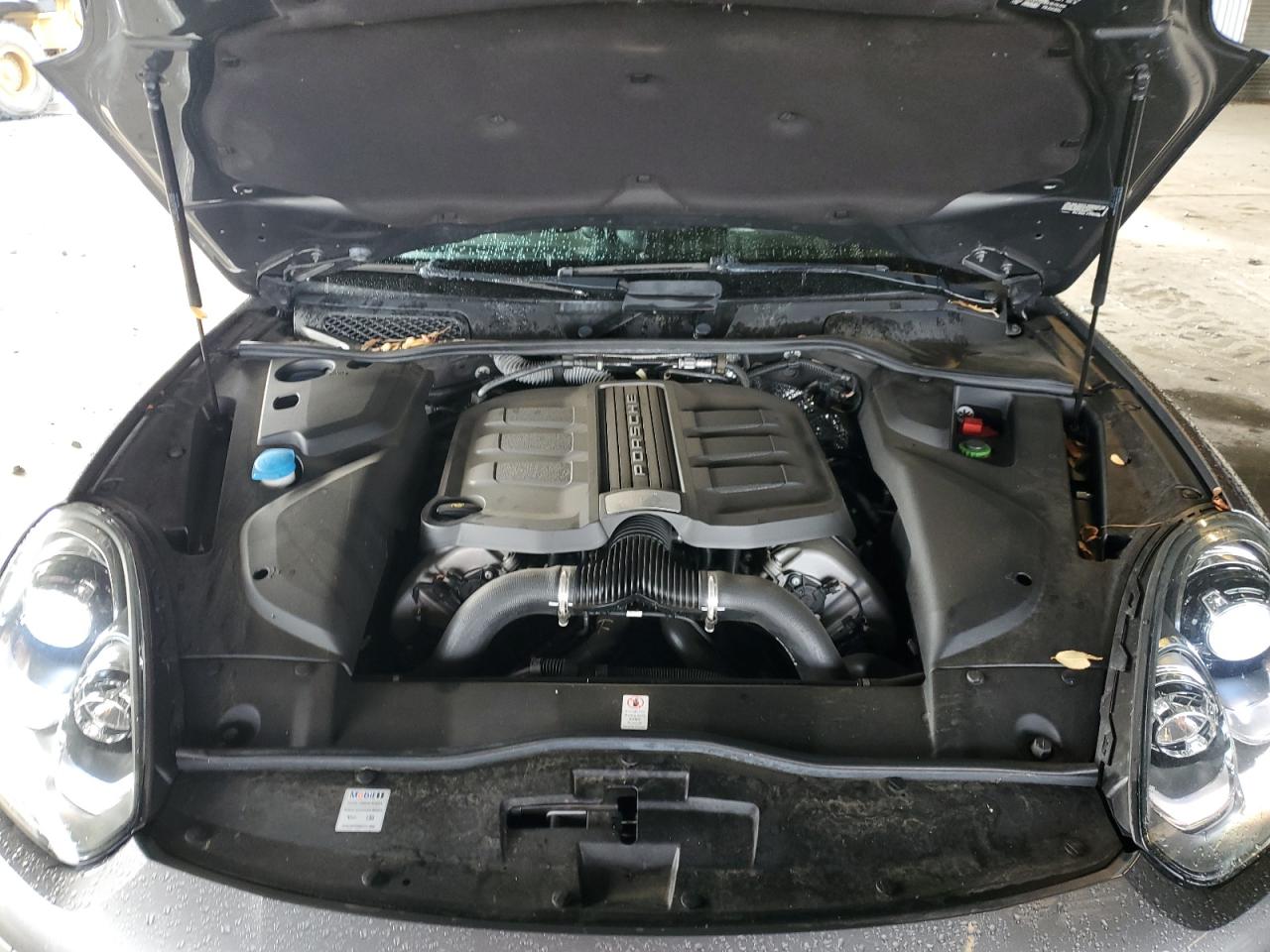 2017 Porsche Cayenne S VIN: WP1AB2A29HLA52696 Lot: 81891305