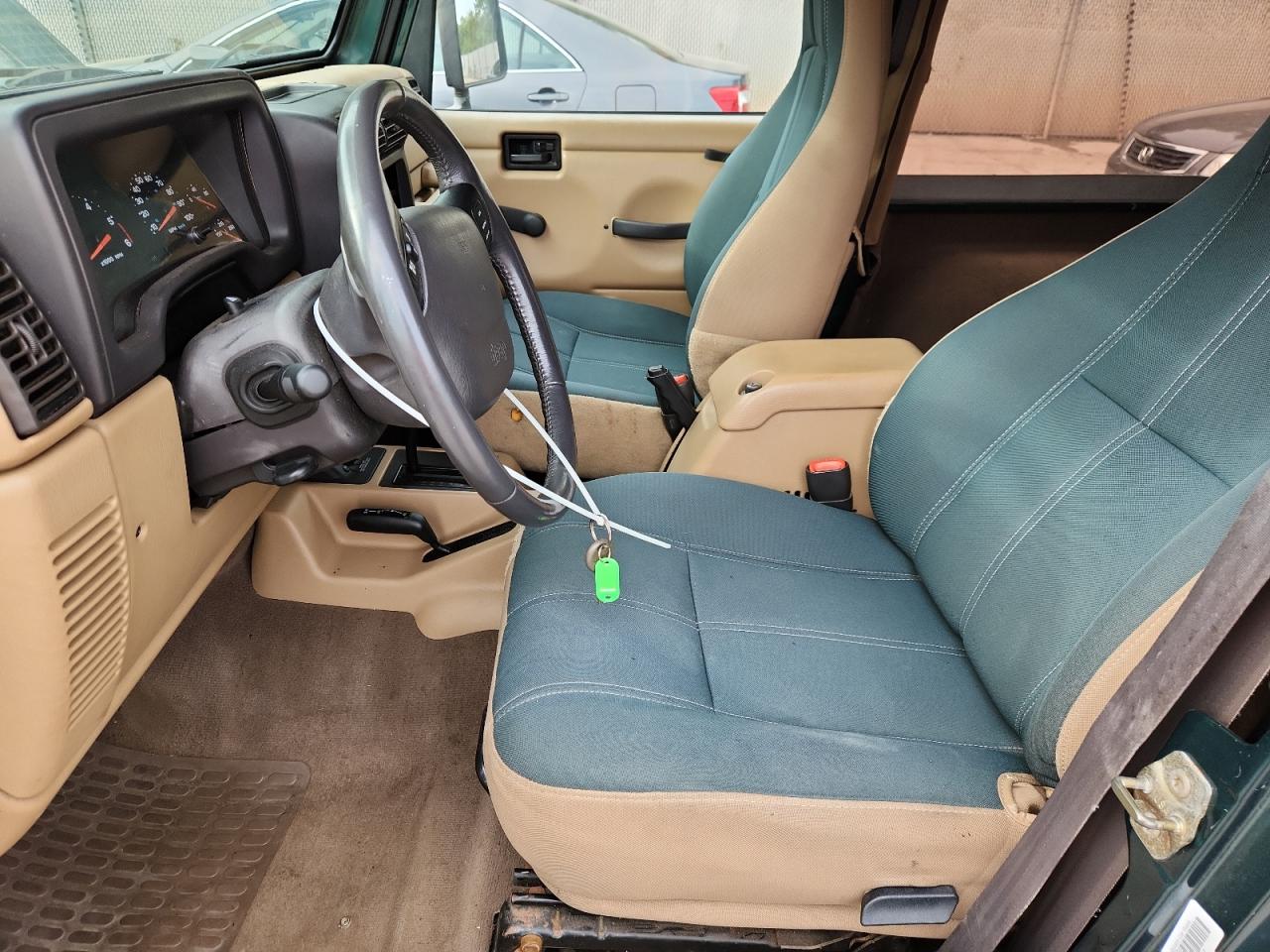 2001 Jeep Wrangler / Tj Sahara VIN: 1J4FA59S31P324555 Lot: 84462425