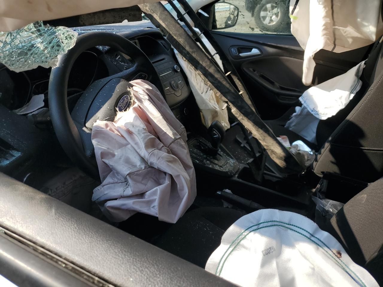 2017 Ford Focus Se VIN: 1FADP3F22HL315826 Lot: 81268005