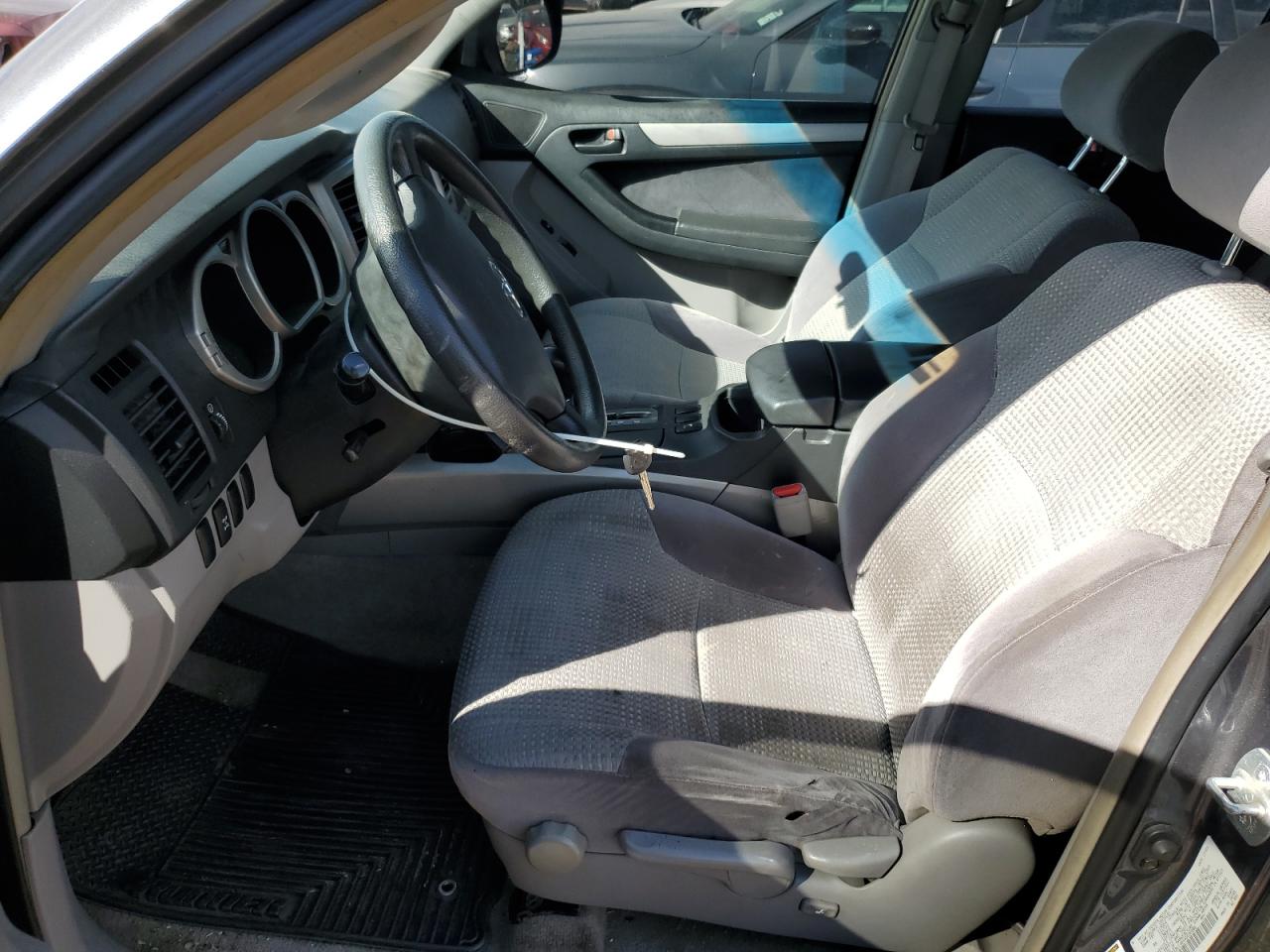 2004 Toyota 4Runner Sr5 VIN: JTEBU14RX40030586 Lot: 69389495