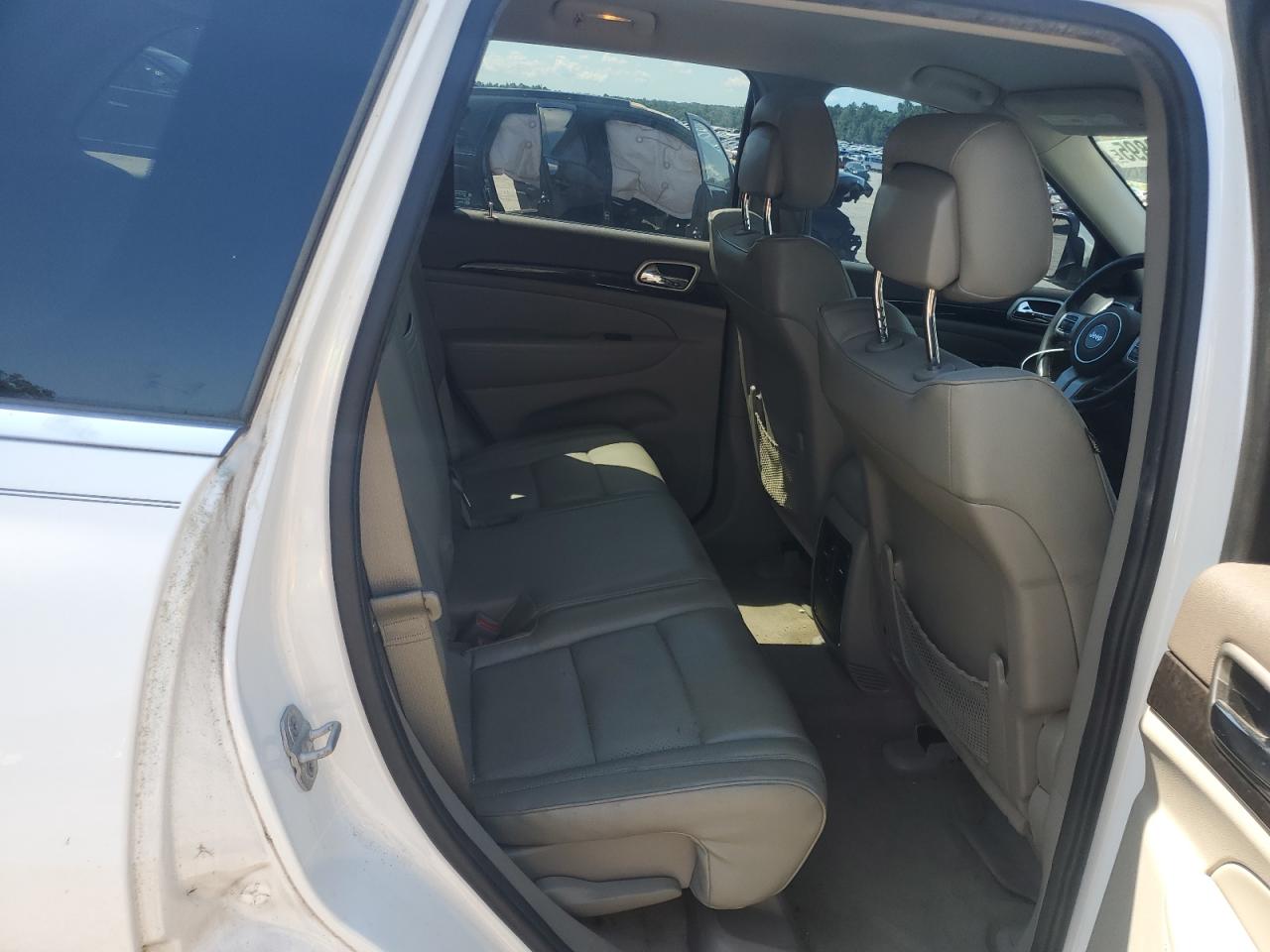 2013 Jeep Grand Cherokee Laredo VIN: 1C4RJEAG2DC582748 Lot: 71648895