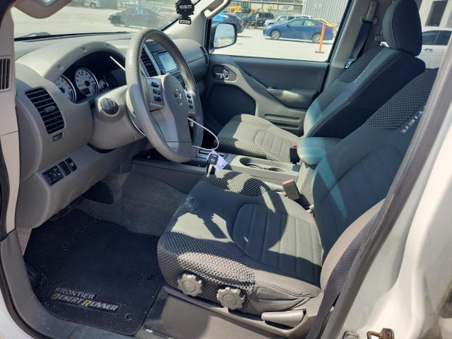 Pickups NISSAN FRONTIER 2015 Biały