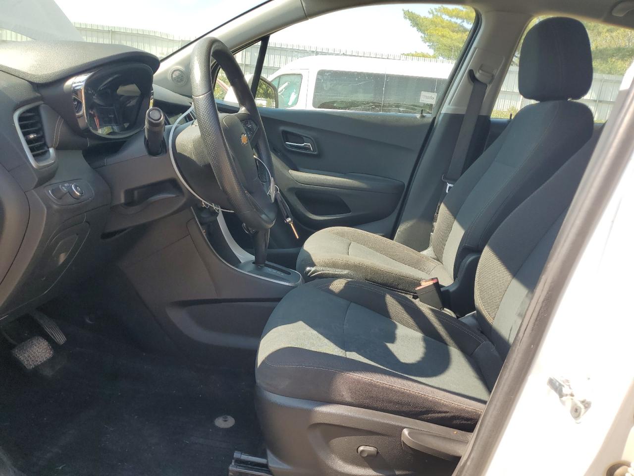 2020 Chevrolet Trax Ls VIN: KL7CJKSB4LB053374 Lot: 81213615