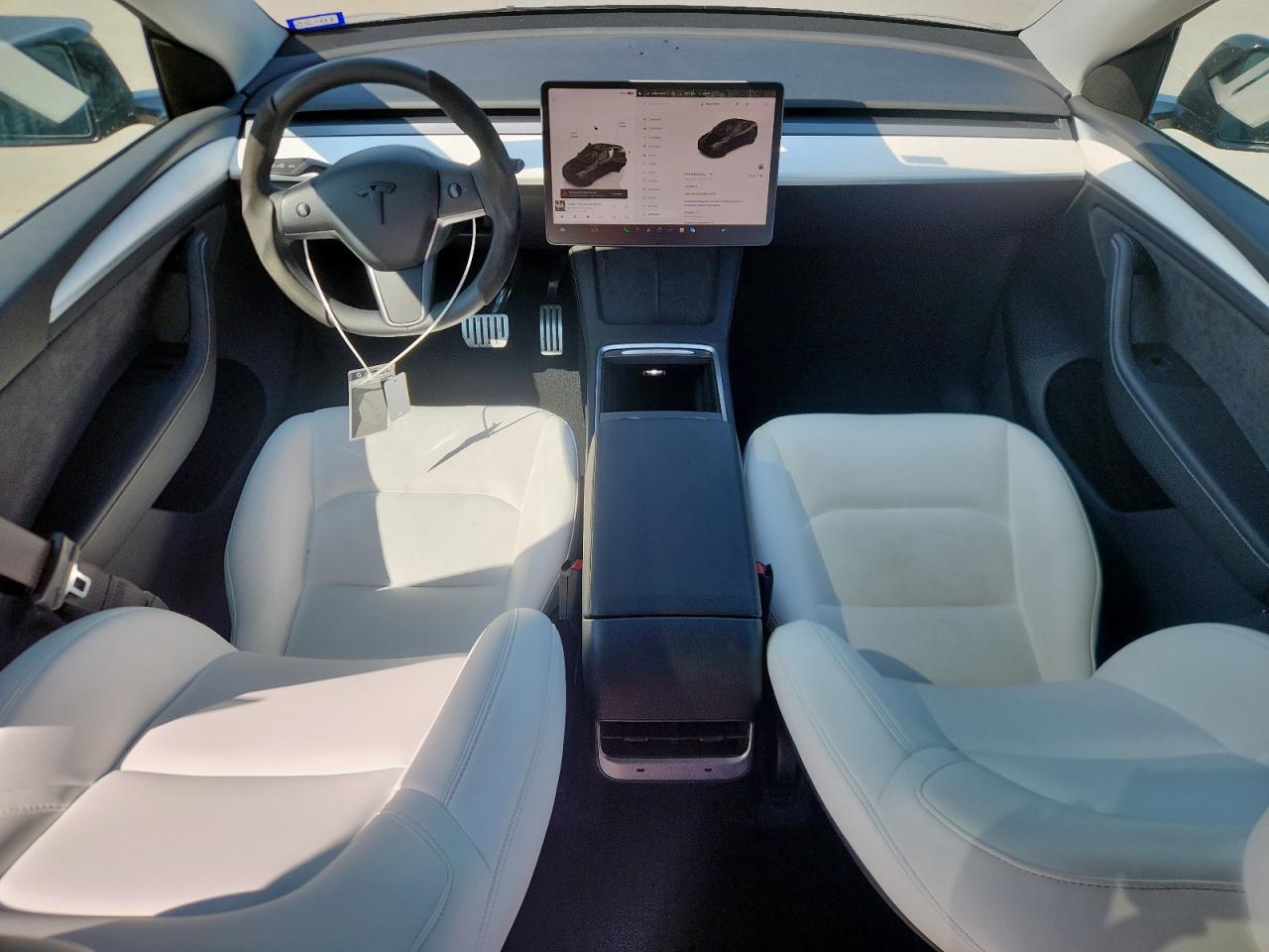 2024 Tesla Model Y VIN: 7SAYGDEF0RA317021 Lot: 70458195