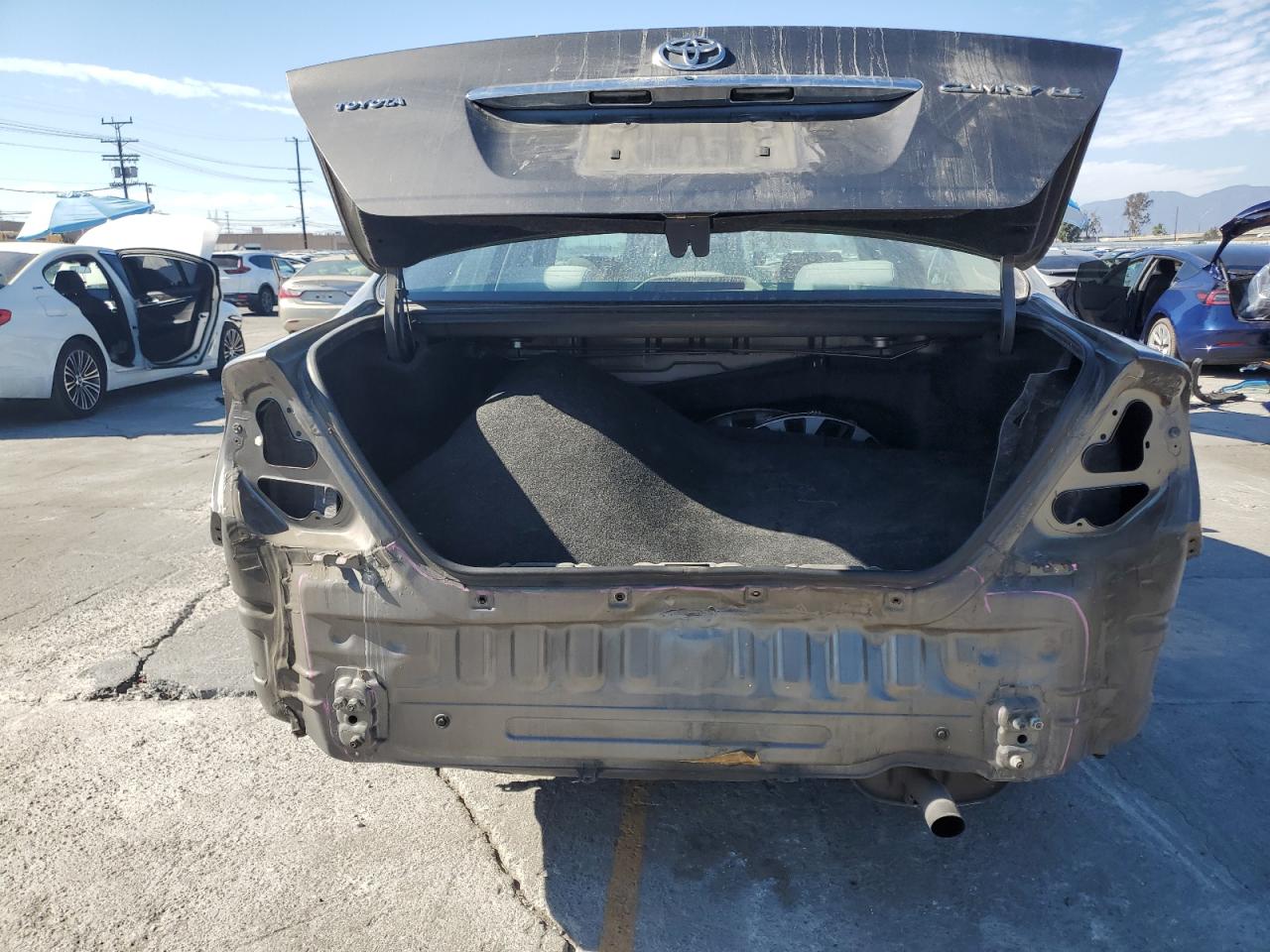 2005 Toyota Camry Le VIN: 4T1BE32K25U941939 Lot: 81940435