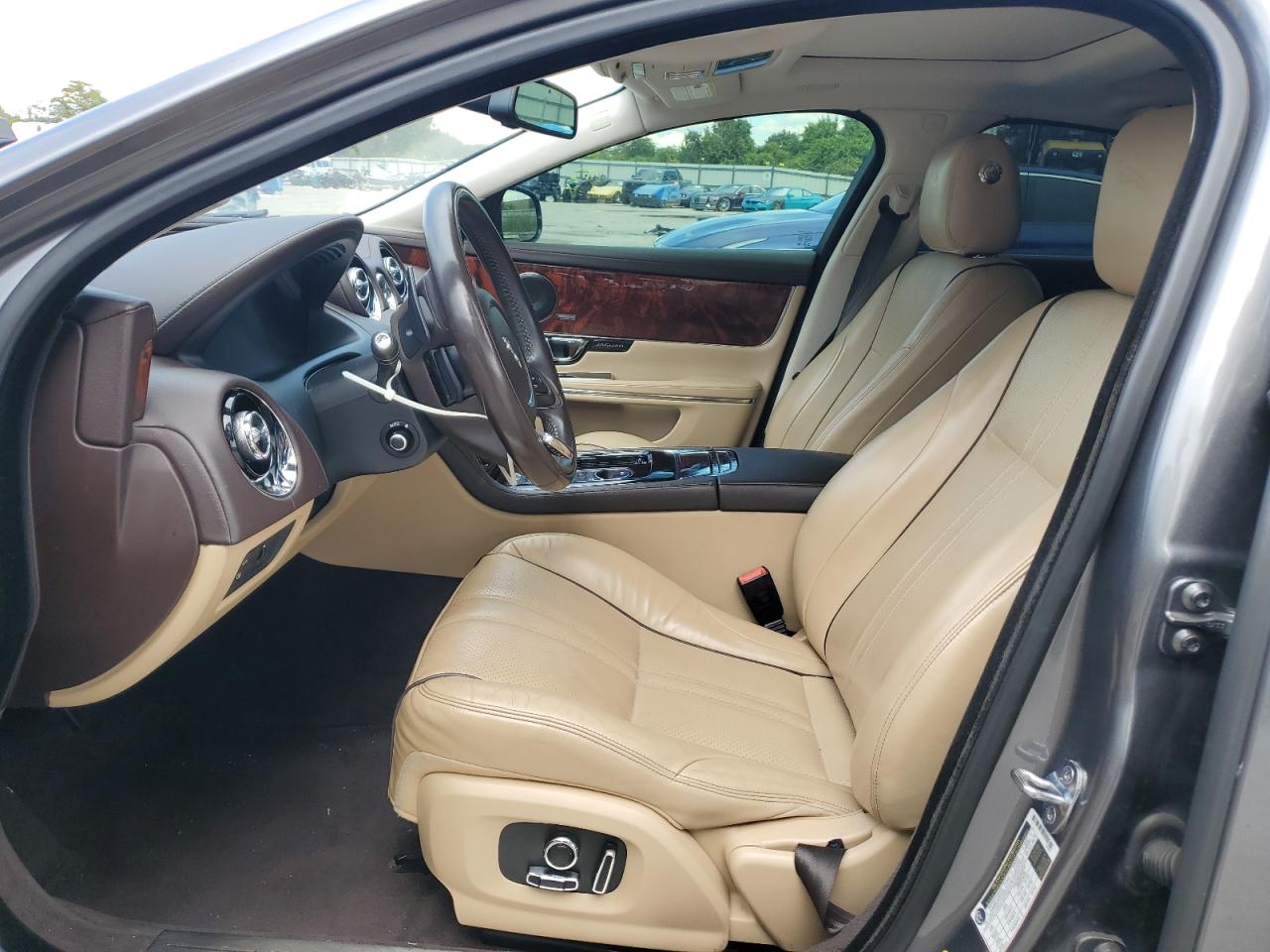 2016 Jaguar Xj VIN: SAJWA1C77G8V92676 Lot: 84358945