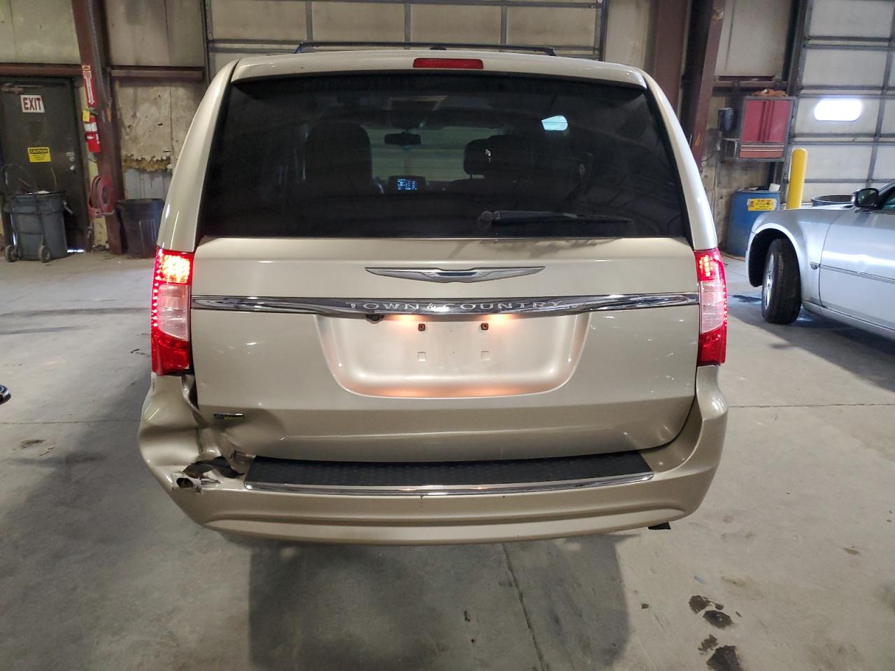 2015 Chrysler Town & Country Touring VIN: 2C4RC1BG0FR661895 Lot: 81048075