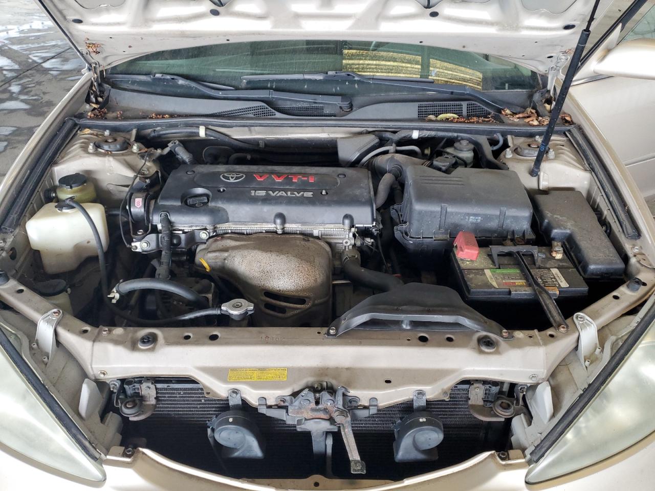 2002 Toyota Camry Le VIN: 4T1BE32K32U005811 Lot: 70229945