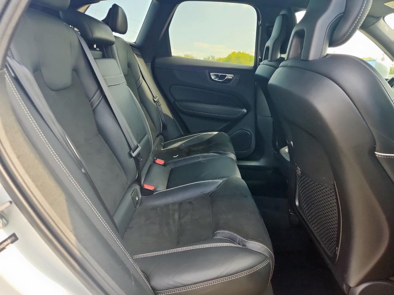 2018 Volvo Xc60 T6 R-Design VIN: LYVA22RM9JB117015 Lot: 83844395