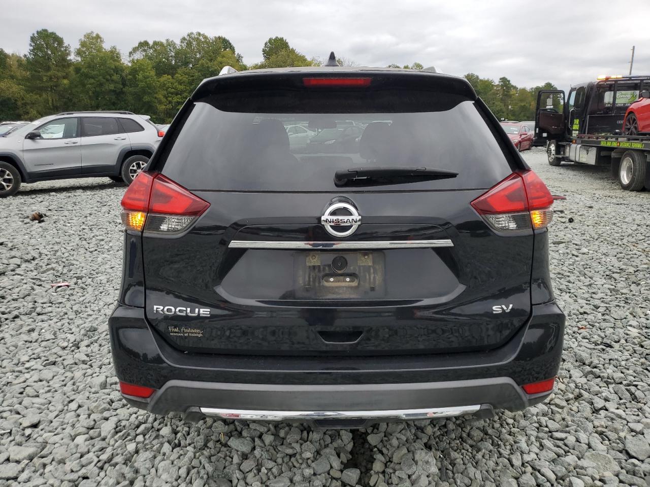 2017 Nissan Rogue S VIN: KNMAT2MT1HP570393 Lot: 81037135