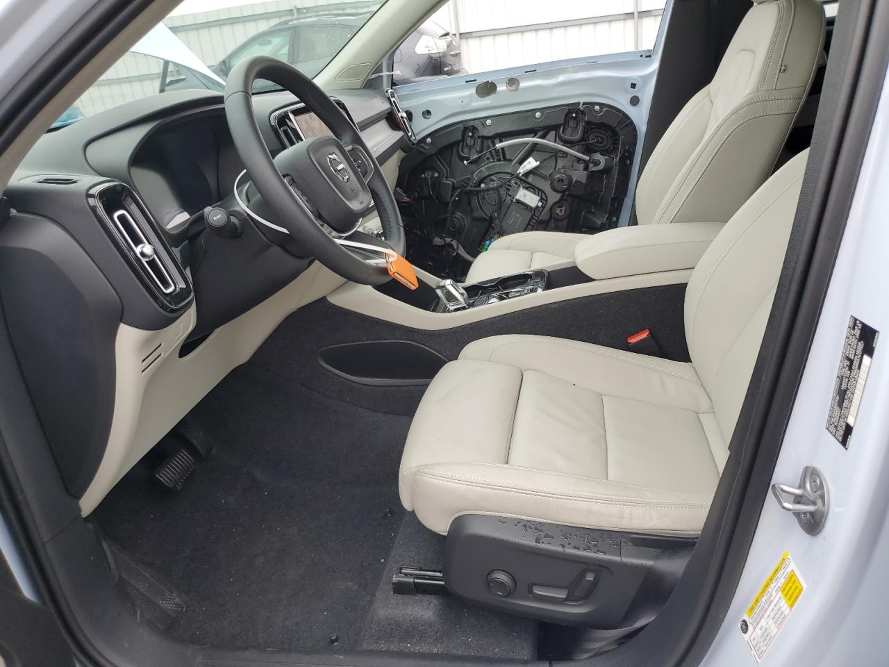 2025 Volvo Xc40 Ultra VIN: YV4L12UFXS2571181 Lot: 84181275