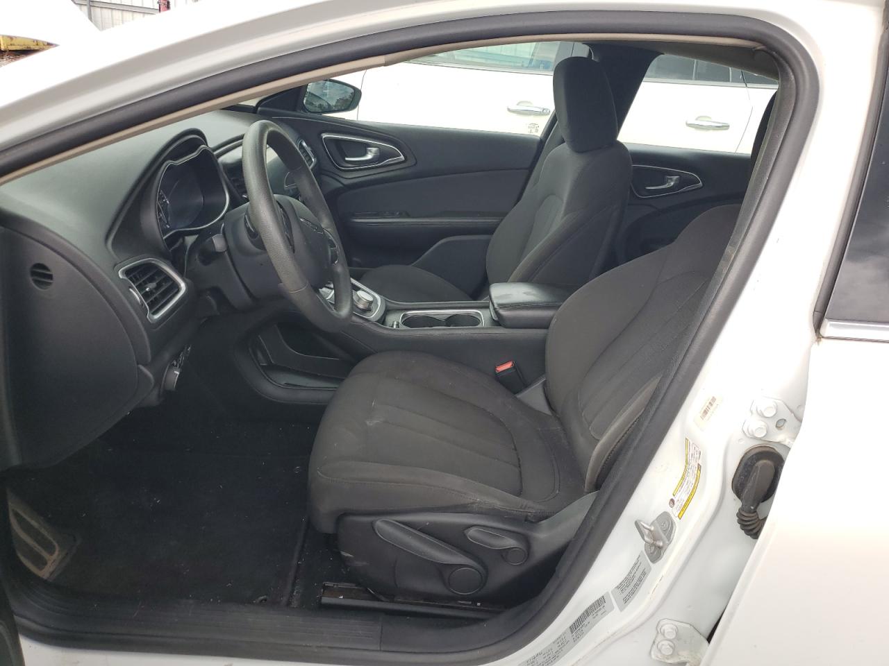 2015 Chrysler 200 Limited VIN: 1C3CCCABXFN688935 Lot: 81868995