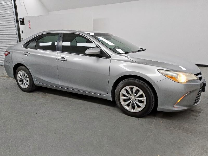  TOYOTA CAMRY 2017 Серебристый