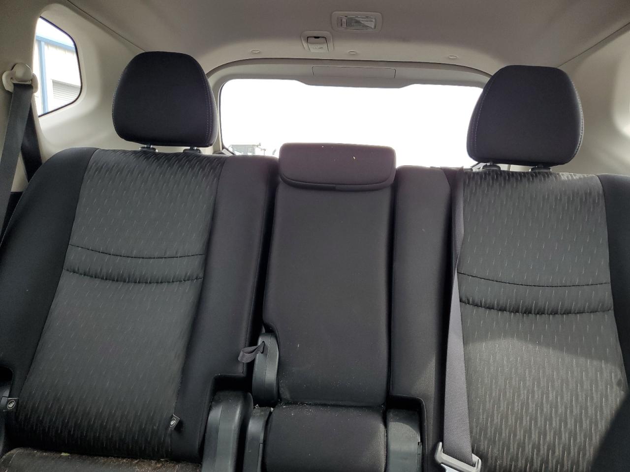 2017 Nissan Rogue S VIN: JN8AT2MT1HW153186 Lot: 82112785