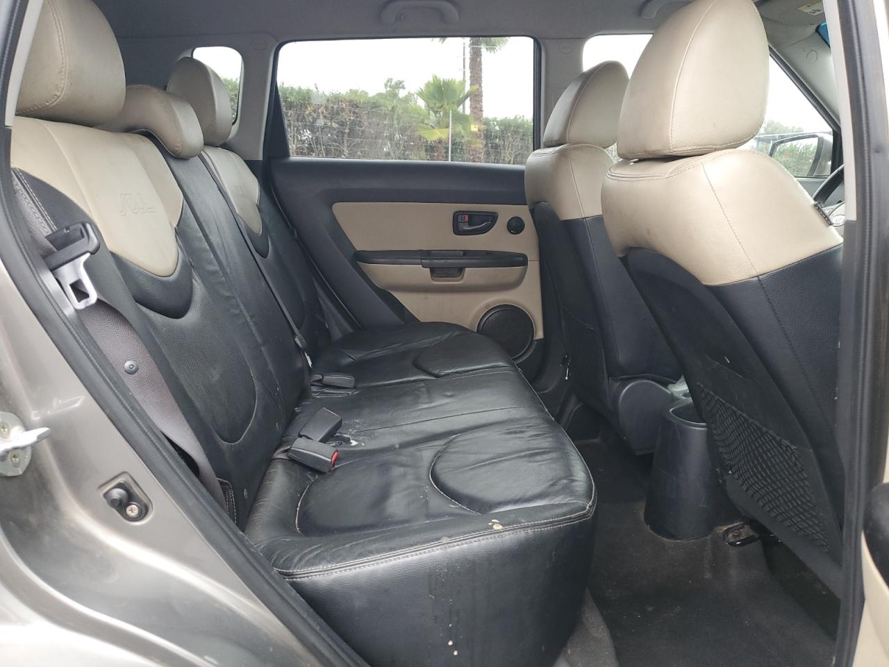 2011 Kia Soul + VIN: KNDJT2A27B7196682 Lot: 81835045