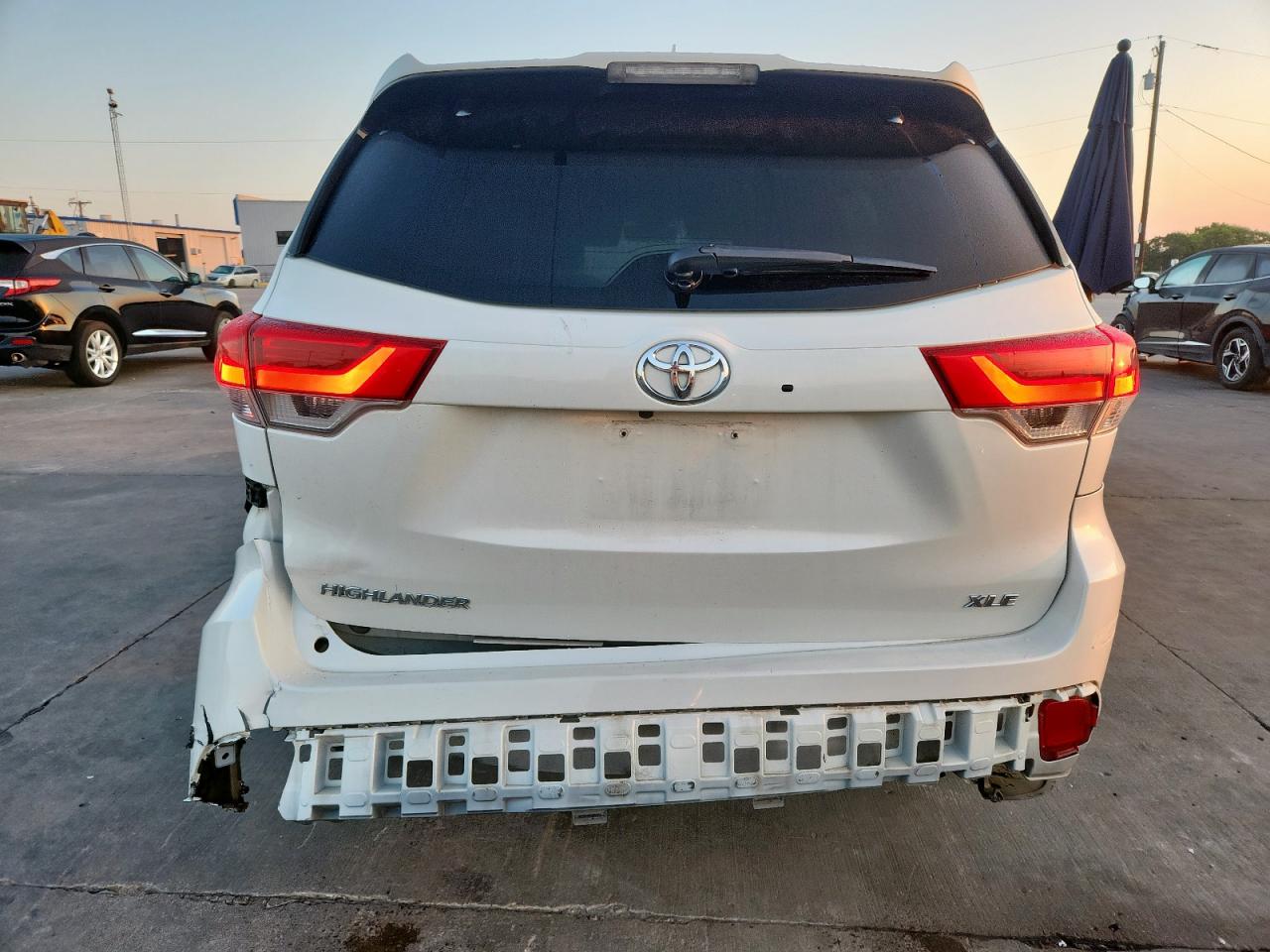 2019 Toyota Highlander Se VIN: 5TDKZRFH8KS571834 Lot: 71097115