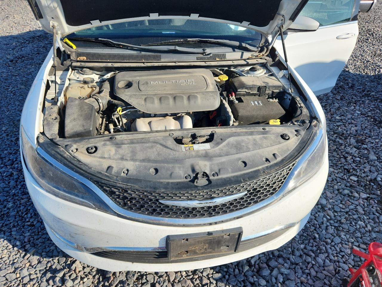 2015 Chrysler 200 Limited VIN: 1C3CCCAB7FN570728 Lot: 84023685