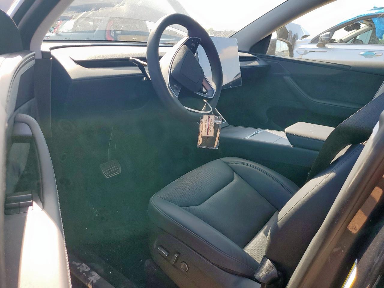 2026 Tesla Model Y VIN: 7SAYGDED5TA429500 Lot: 81191255