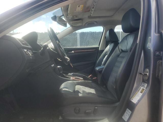 Sedans VOLKSWAGEN PASSAT 2013 Szary