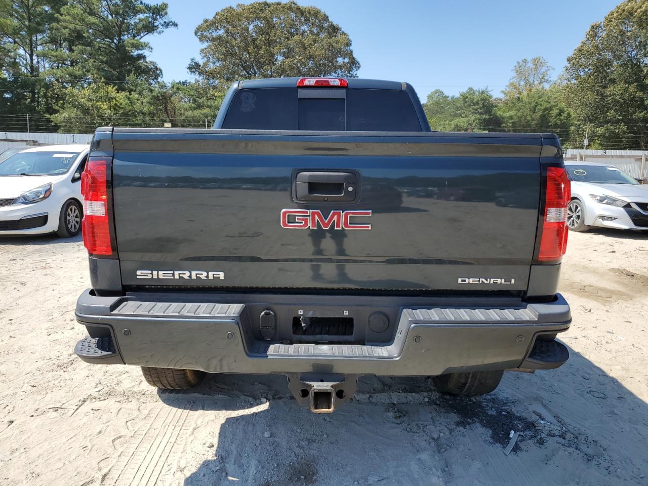 2018 GMC Sierra K2500 Denali VIN: 1GT12UEYXJF120956 Lot: 71837495