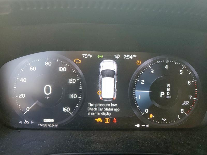 2021 VOLVO XC40 T5 MOMENTUM  