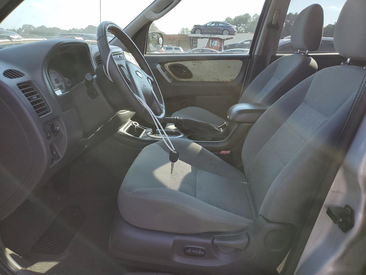 2005 Ford Escape Xlt VIN: 1FMYU93135KE47056 Lot: 83827235