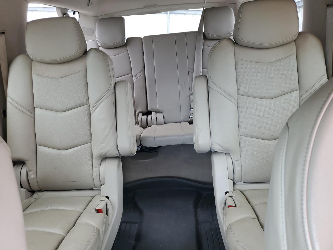 2019 Cadillac Escalade Esv Luxury VIN: 1GYS3HKJ0KR338625 Lot: 84415875