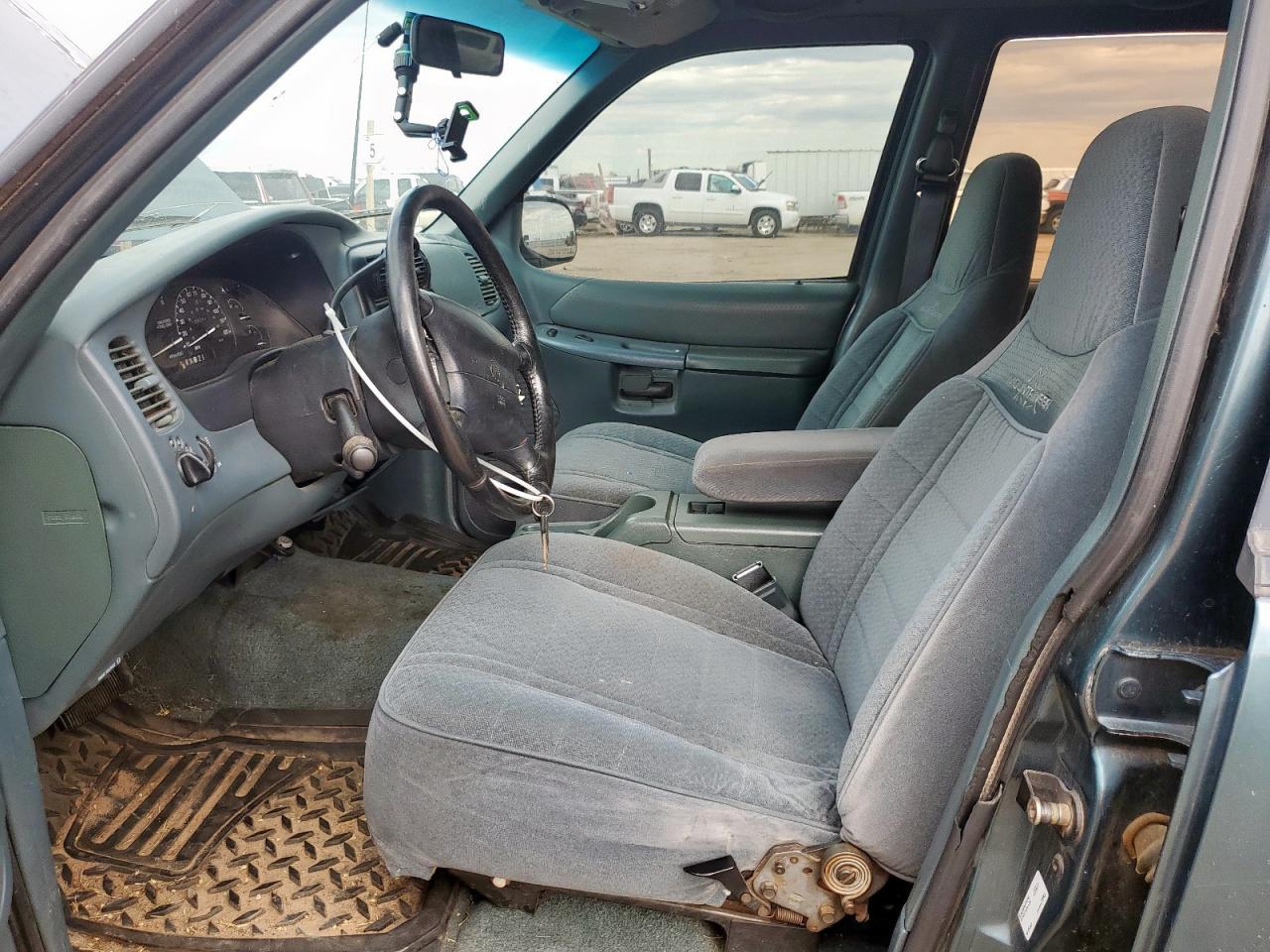 1997 Mercury Mountaineer VIN: 4M2DU55P7VUJ12782 Lot: 81445385