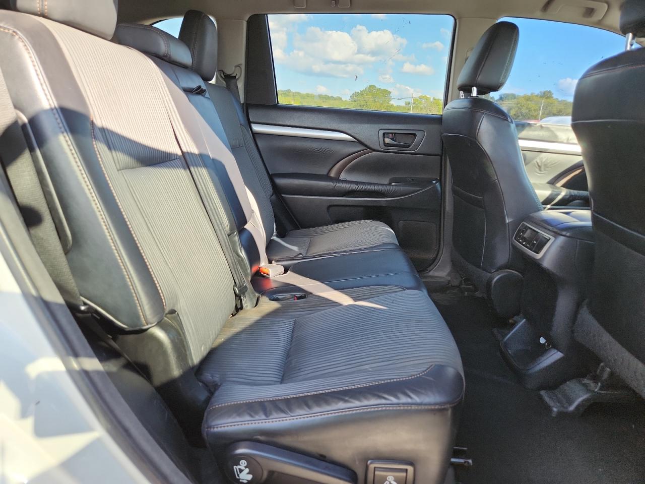 2015 Toyota Highlander Le VIN: 5TDZKRFH5FS118506 Lot: 84758805