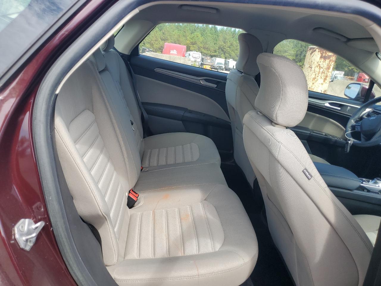 2017 Ford Fusion S VIN: 3FA6P0G76HR404804 Lot: 70714895