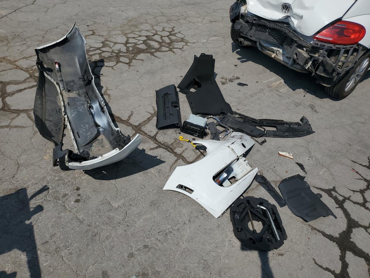 2015 Volkswagen Beetle 1.8T VIN: 3VWF17AT9FM626223 Lot: 80319985