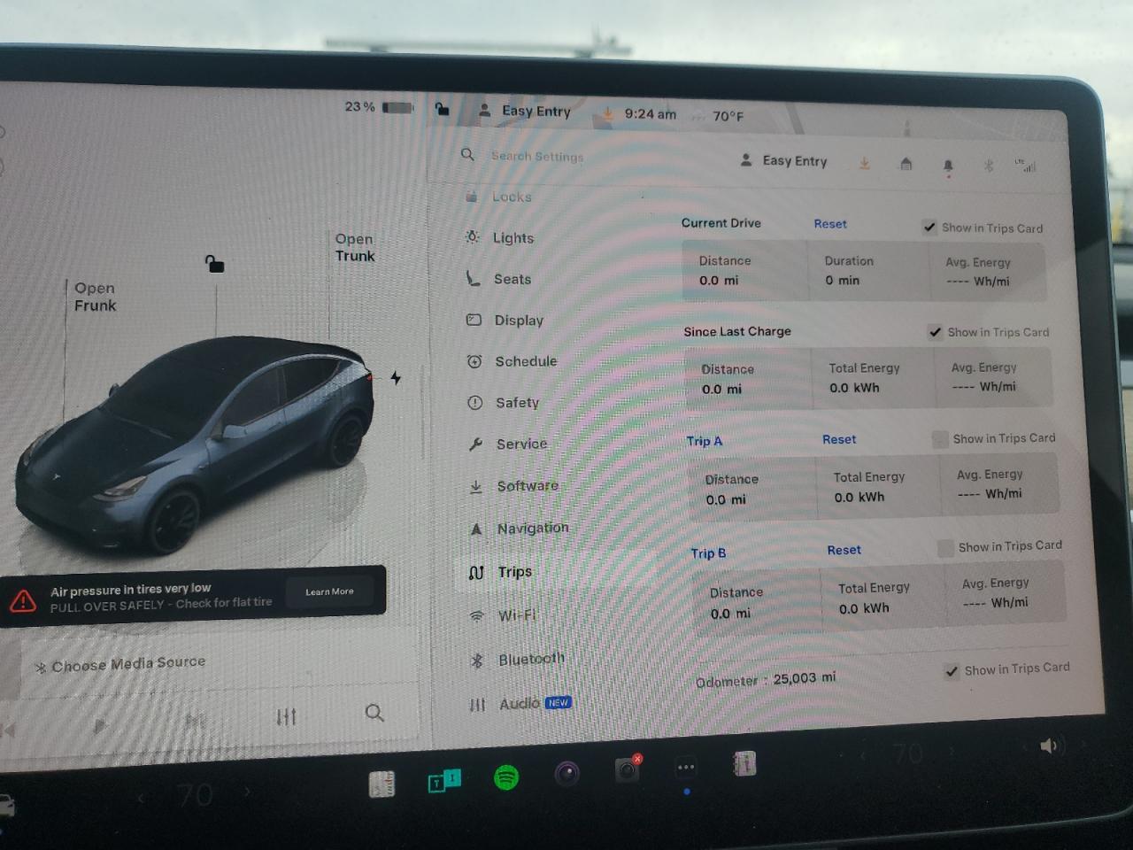 2024 Tesla Model Y VIN: 7SAYGDEF4RF027593 Lot: 81800325